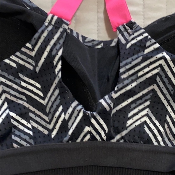 Victoria’s Secret sport bra size 32DD - Picture 5 of 8